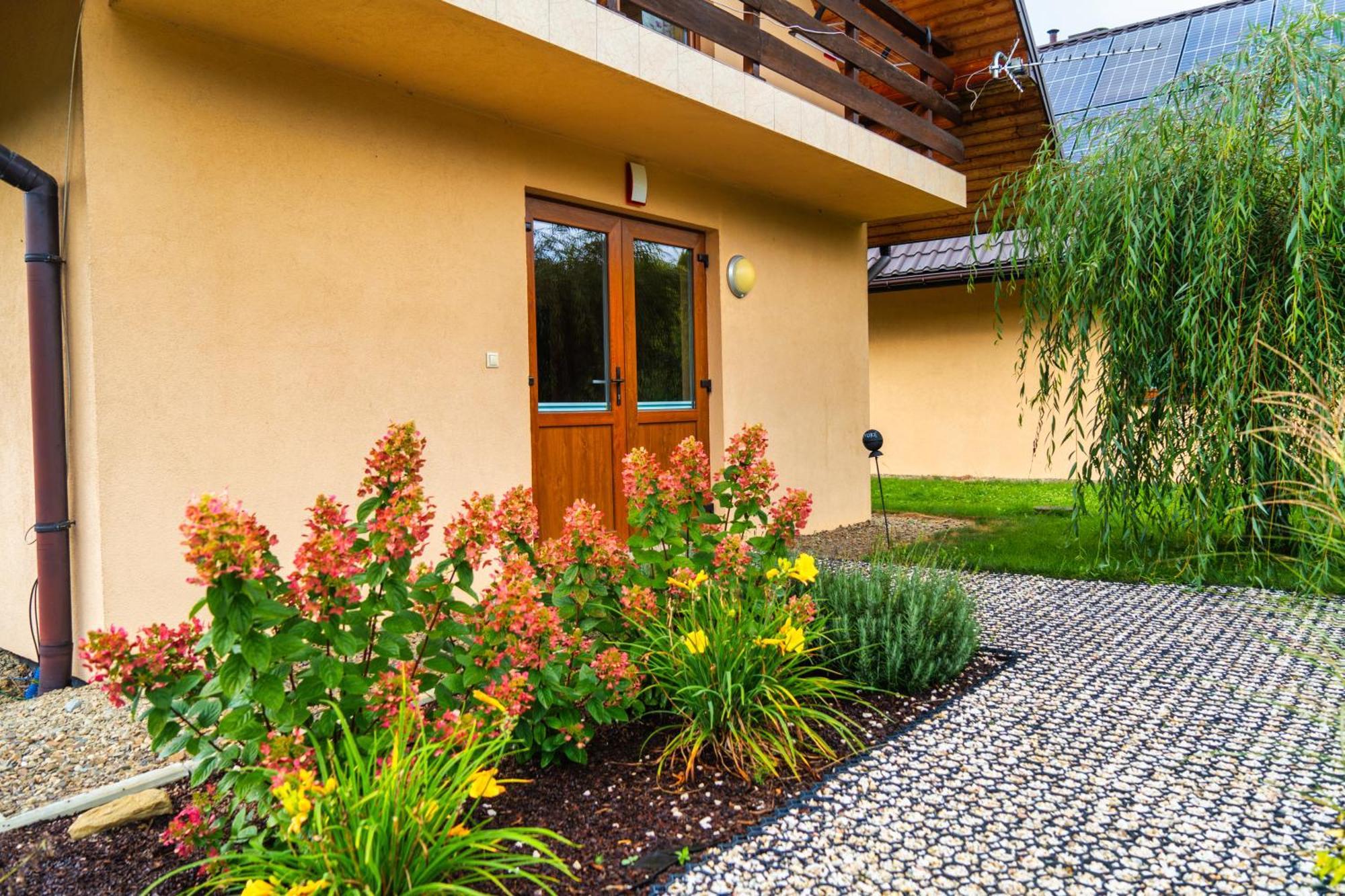 Caloroczne Domki W Bieszczadach "The Willows" Laczki Exterior photo
